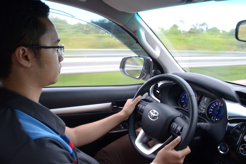 N&ecirc;n chủ động l&aacute;i thử xe trước khi xuống tiền