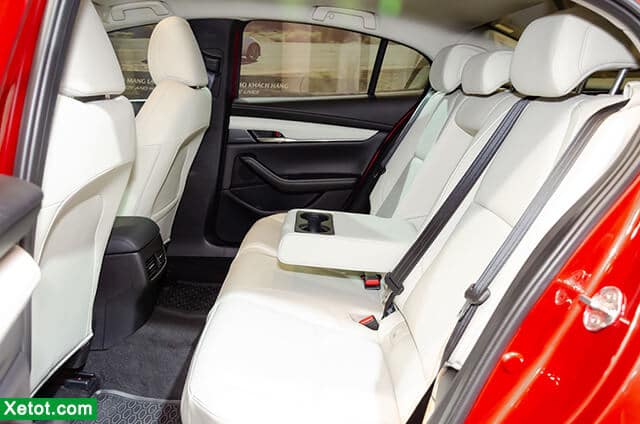 hang-ghe-sau-tren-mazda-3-2021-sedan-muaxe-net