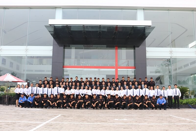 nhan-vien-kinh-doanh-toyota-tien-giang-muaxegiatot-vn