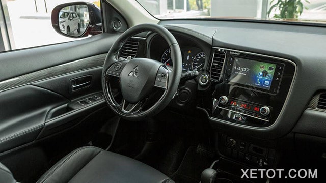 noi-that-xe-mitsubishi-outlander-2021-2-0-cvt-premium-mau-do-muaxe-net