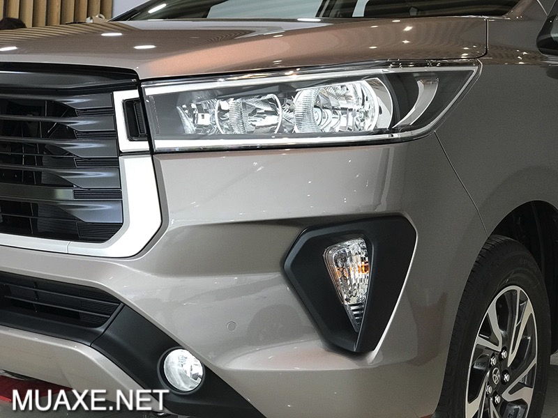 den-pha-toyota-innova-20e-mt-2021-muaxe-net.jpg
