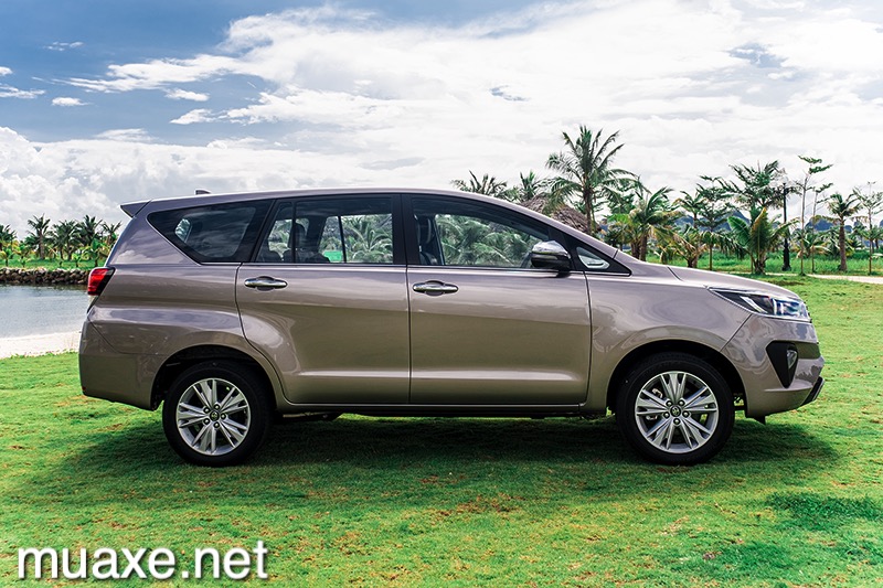 hong-xe--toyota-innova-v-2021-muaxe-net