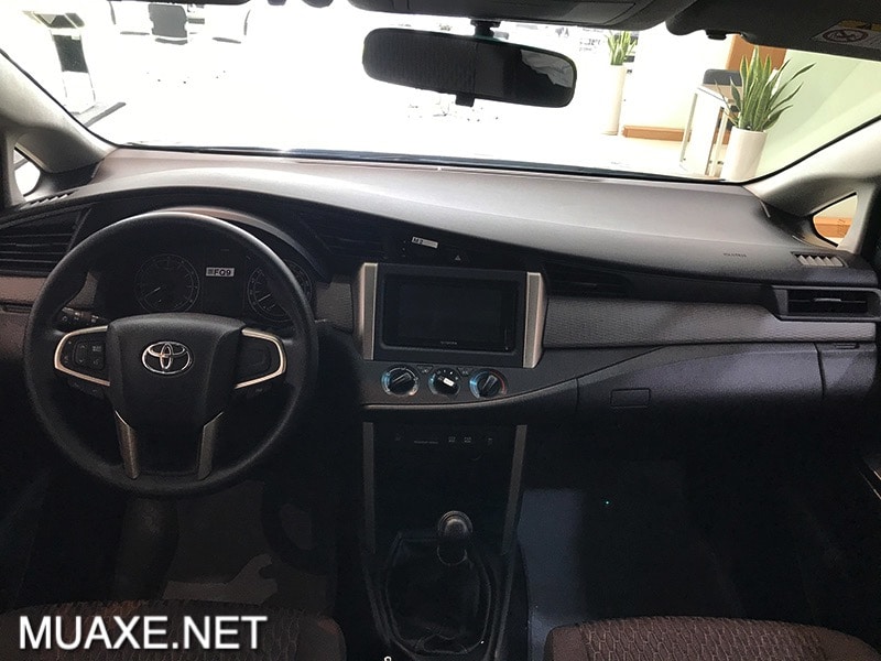 noi-that-toyota-innova-20e-mt-2021-muaxe-net.jpg