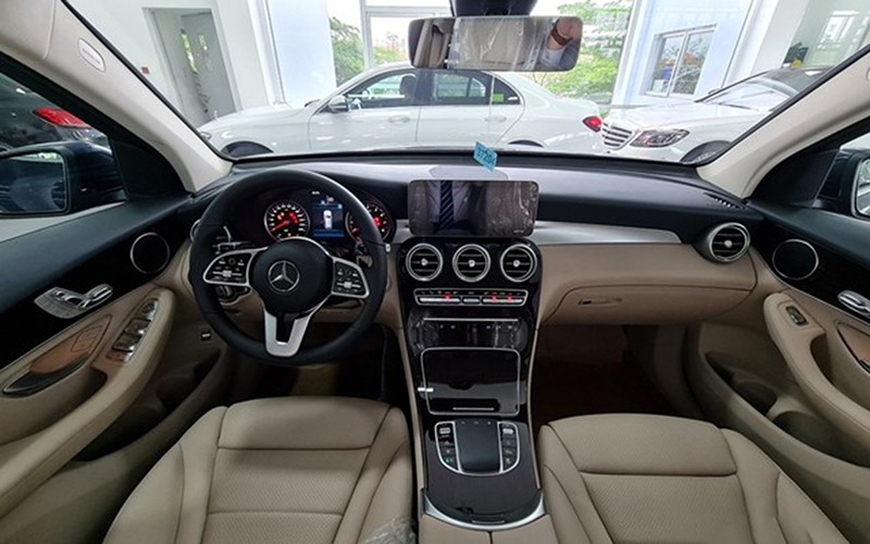 gia xe mercedes glc 2023 giaxehoi vn 1 800x500 1 - Gi&aacute; xe Mercedes GLC 2025: gi&aacute; lăn b&aacute;nh & mua xe trả g&oacute;p